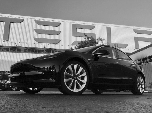 Илон Маск показал фото первой Tesla Model 3