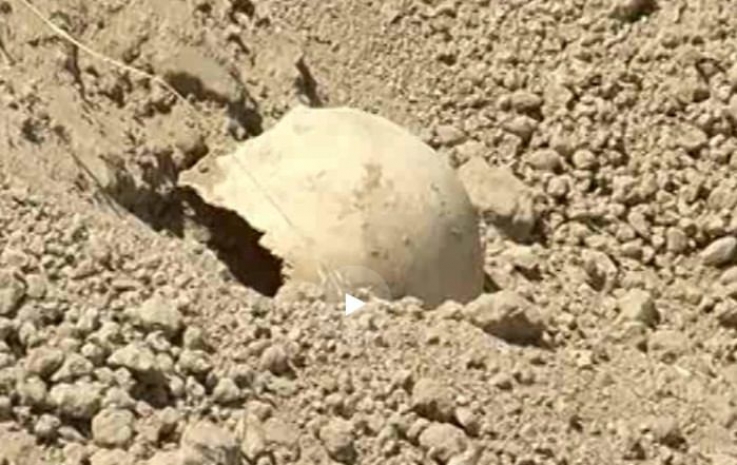 В Алматинской области на месте кладбища вырыли яму для свалки