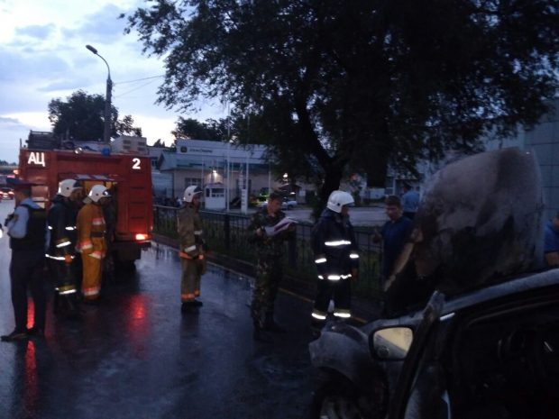 Внедорожник сгорел в Алматы. ФОТО