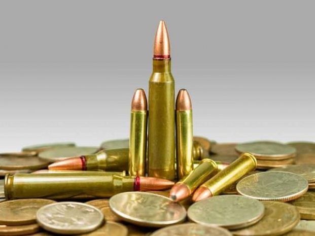 Карагандинка сдала оружие на 730 тыс. тенге