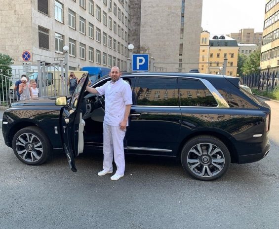 Зажравшийся ублюдок — подписчики Слепакова отреагировали на шутку о врачах