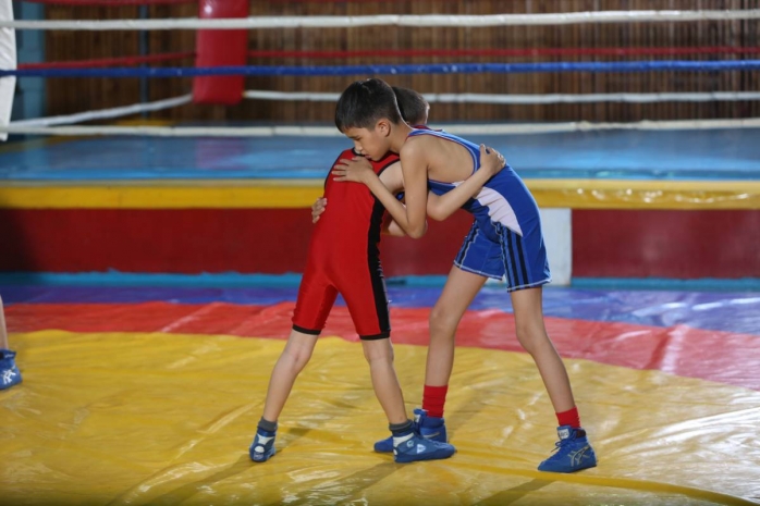 Столичных школьников начнут обучать азам казахской национальной борьбы