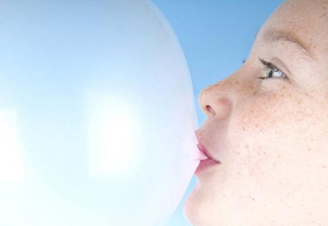 Вредно ли жевать жвачку