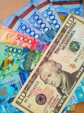 Обменный курс доллара на бирже – 336,39 тенге