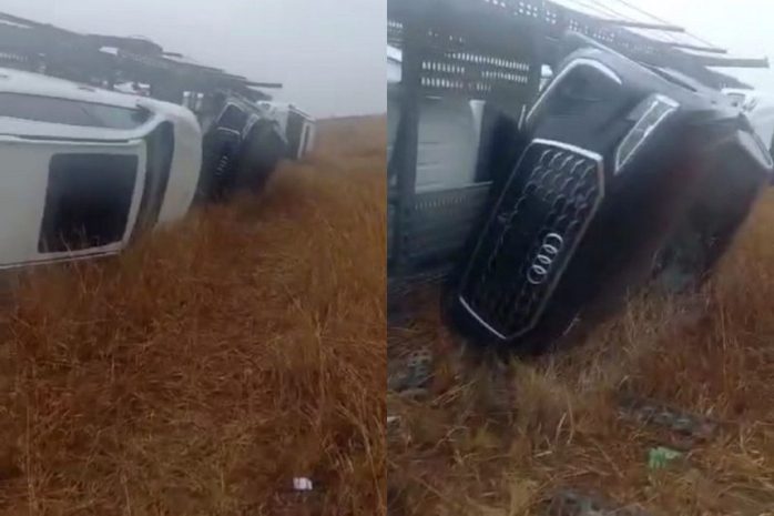 Автовоз с шестью иномарками перевернулся в Акмолинской области