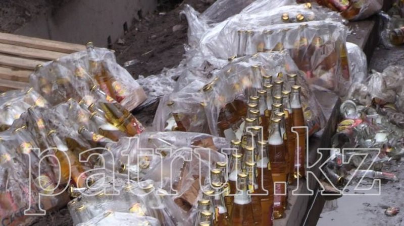 На казахстанско-российской границе задержано 18 тонн контрабандного пива