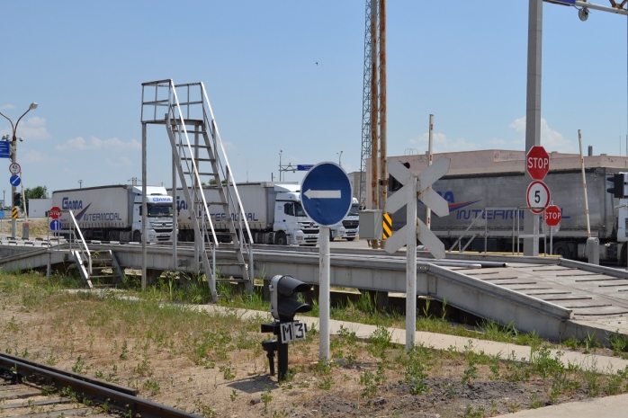 Порты Актау и Курык не принимают автопаромы из Ирана и Азербайджана