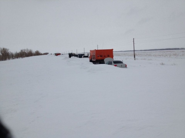 19 авто остались в снежном плену в Актюбинской области