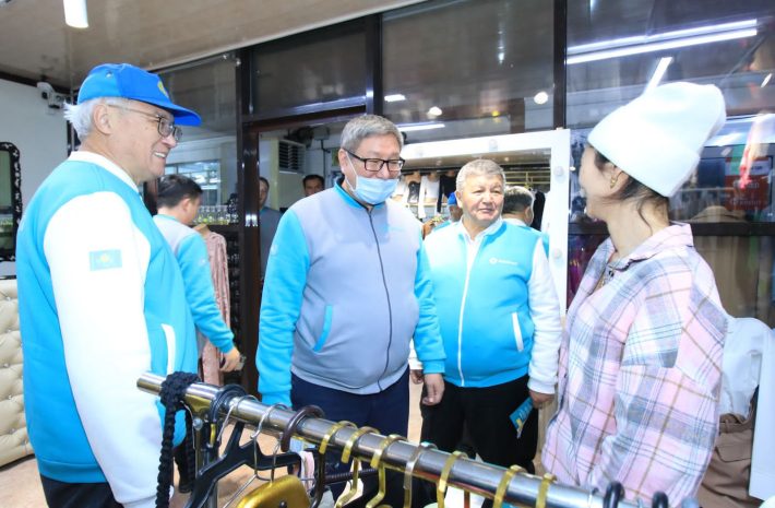 Члены партии Amanat посетили торговый центр «Айрылмас» в Жамбылской области