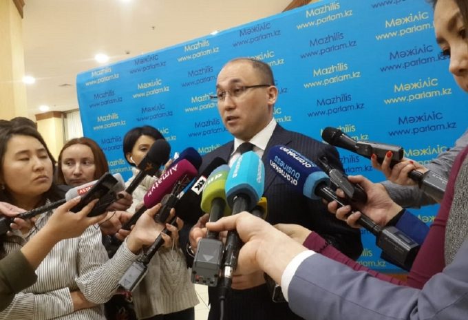 Беспокойство Минфина объяснимо — Абаев о проверке денежных переводов