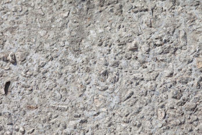 В Японии вертолет разлил 600 кг жидкого бетона