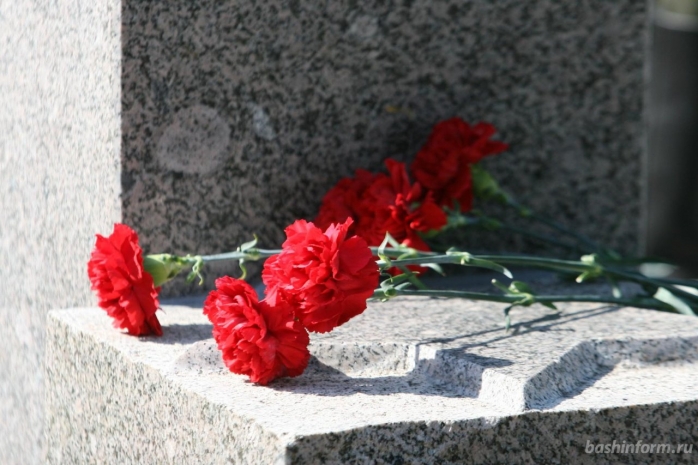 День памяти жертв политических репрессий и ВМФ России.