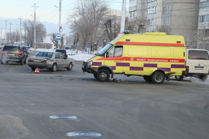 Ехали спасать ребенка — ДТП с участием «скорой» в Костанае