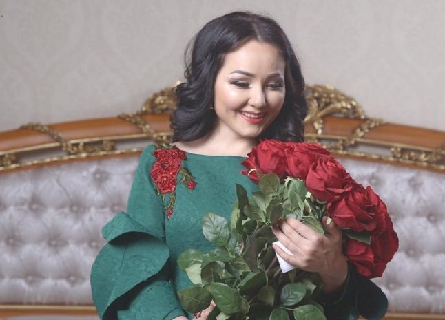 Казахи стали попрошайками — Жазира Байырбекова