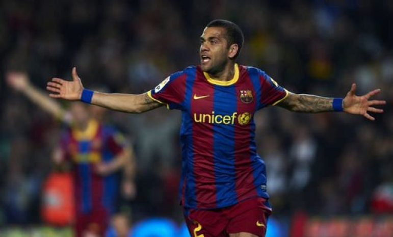 Футболист «Барселоны» съел брошенный в него банан