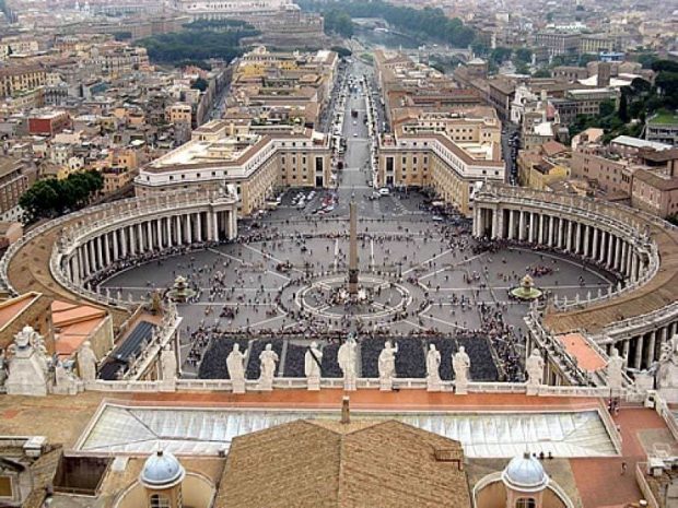 Казначея Ватикана обвиняют в сексуальных домогательствах