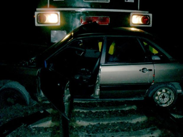 Два человека погибли в столкновении тепловоза с Audi