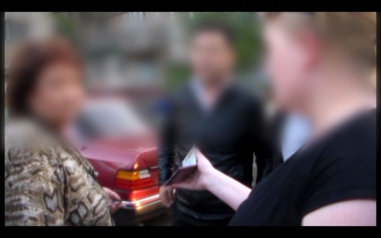 Мать пыталась продать дочь за 2000 долларов