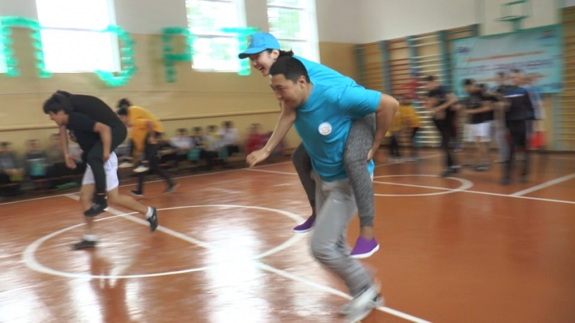 Полицейские и подростки Алматы состязались в спорте