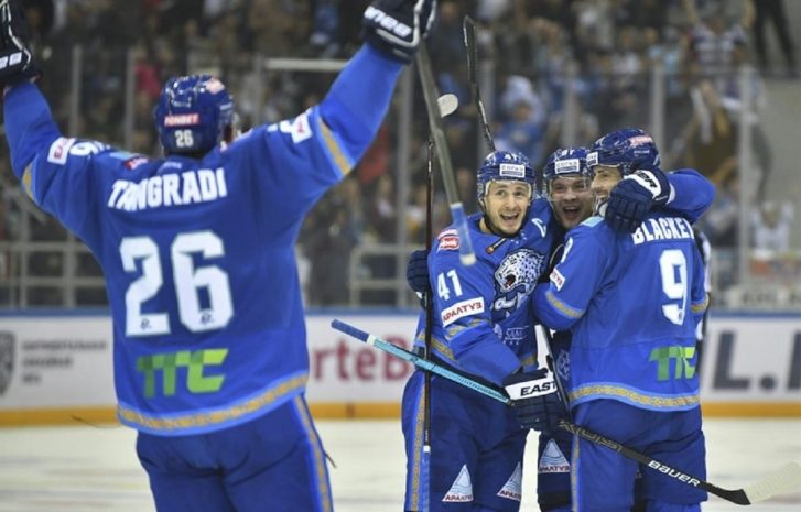 Две шайбы, эффектная драка и аншлаг — «Барыс» вновь побеждает в Алматы