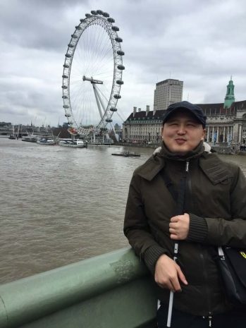 В Англии незрячий студент из Казахстана собрал помощь павлодарскому специнтернату для слабовидящих и слепых детей