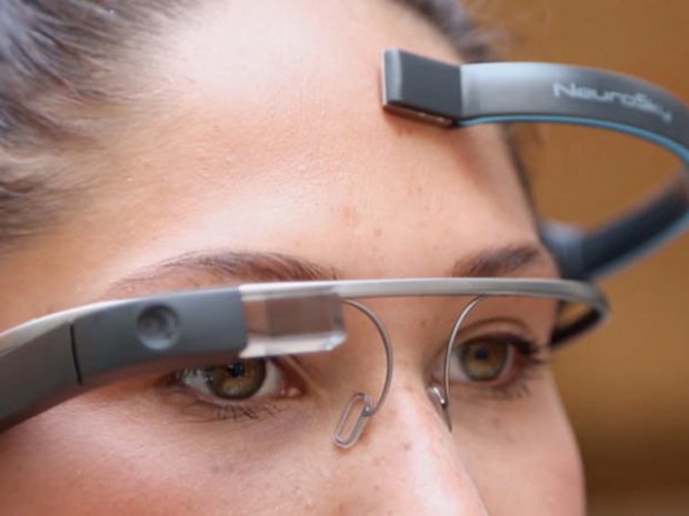 Google передает Glass в руки Intel