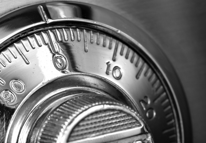 Двое мужчин украли сейф с деньгами в Экибастузе