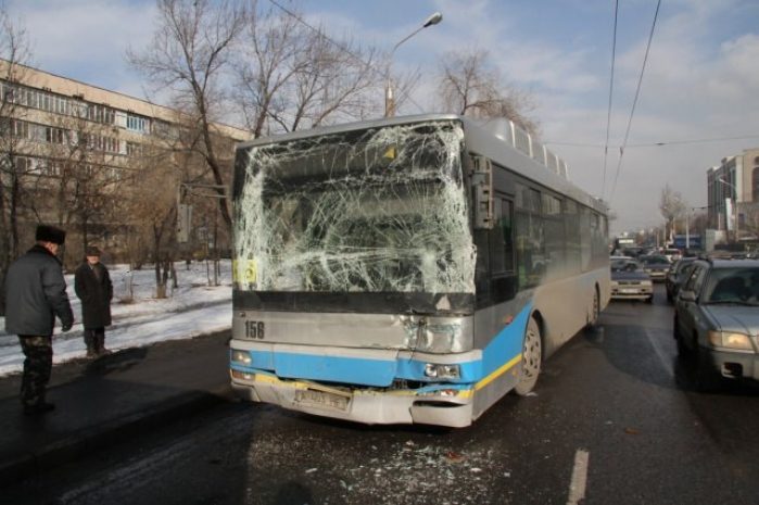 Два автобуса столкнулись в Алматы. Есть пострадавшие