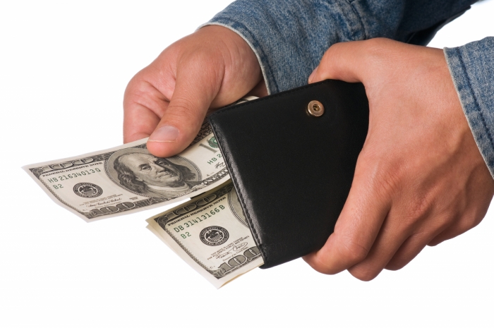 Доллар растет накануне длинных выходных