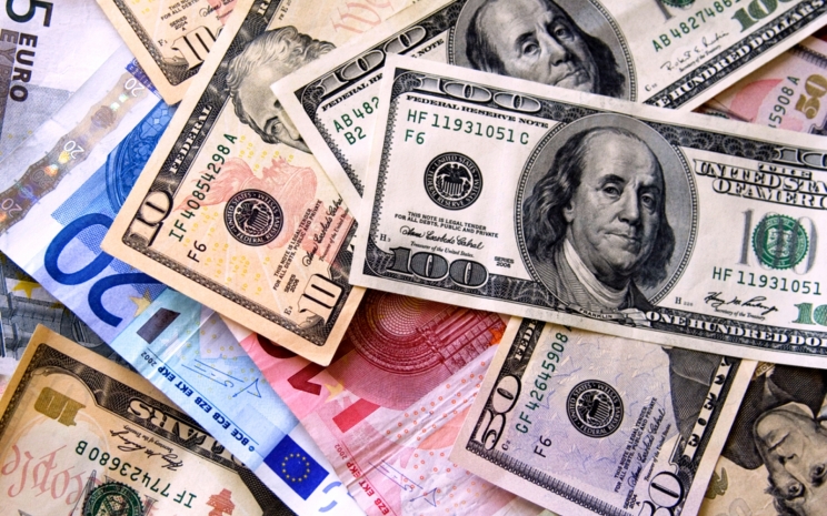 Доллар уверенно идет вверх, тенге уступает