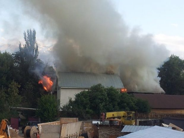 Новый крупный пожар в Алматы. ФотоЭксклюзив