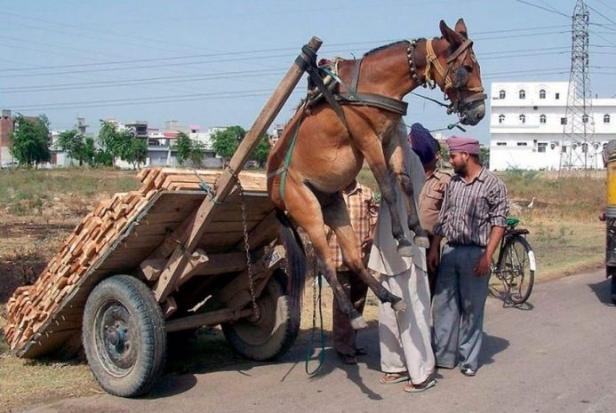 Штрафы за перегруз казахстанцам придут на дом