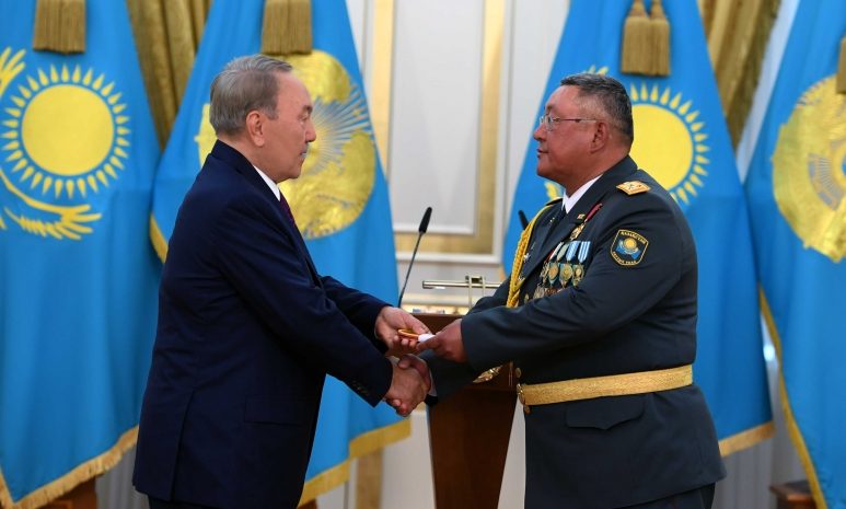Президент Казахстана присудил новые звания ряду военных