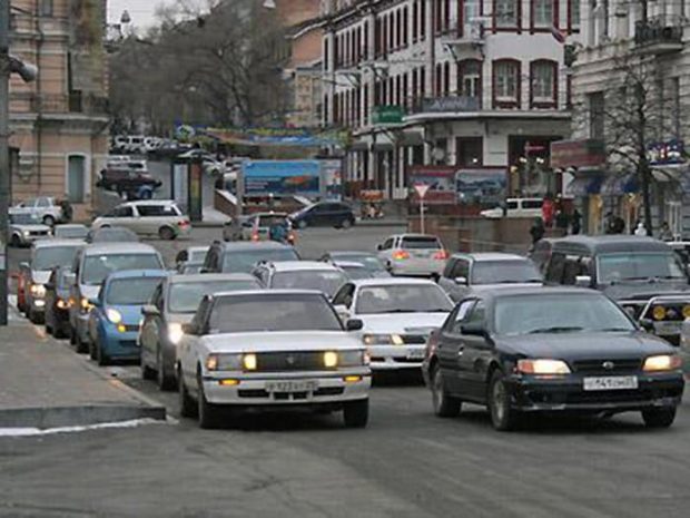 МВД: включенные фары днем снизят число ДТП на 20%