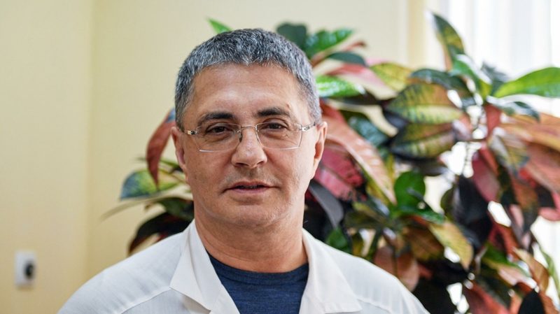 Мясников опроверг слухи о смертоносности новой мутации COVID-19