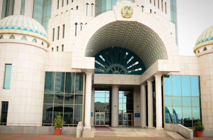 Казахстанские сенаторы выступили против выборности сельских акимов