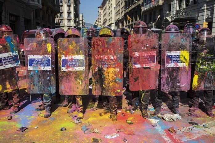 Сторонники независимости Каталонии устроили беспорядки в Барселоне