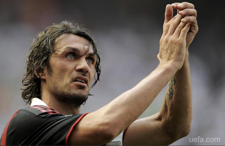 Известный футболист Мальдини прилетел в Алматы