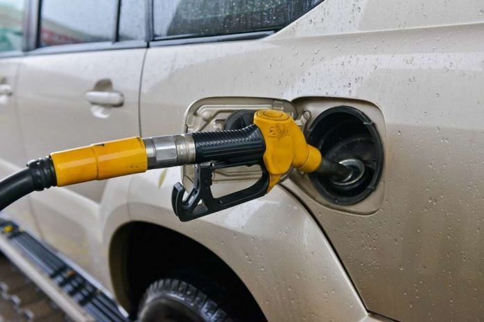 Казахстан с марта введет запрет на импорт ГСМ из России