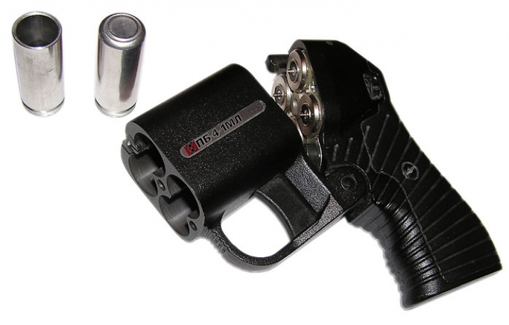 Женщина-охранник едва не пристрелила коллегу