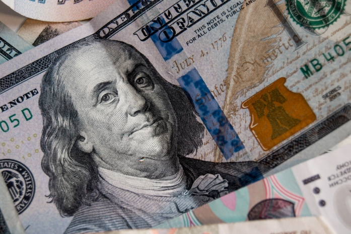 Доллар подешевел в Казахстане