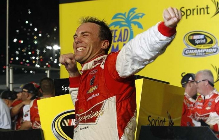 Американский гонщик Кевин Харвик стал чемпионом NASCAR