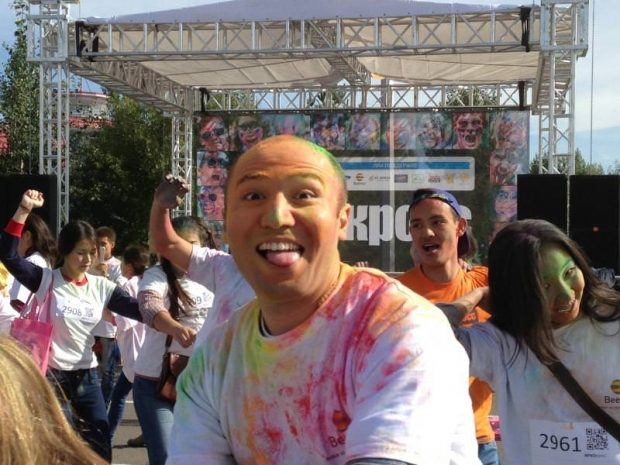 Разноцветные противники ожирения бегали сегодня по Астане. ФотоЭксклюзив