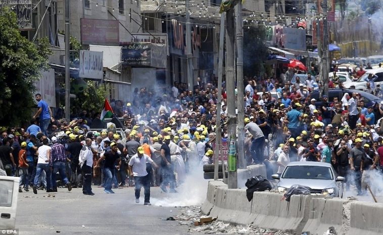 В стычках с израильтянами пострадали более 200 палестинцев