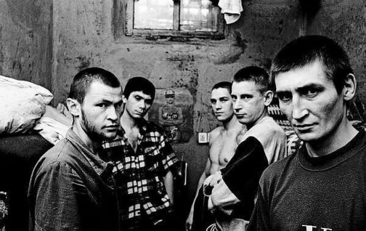 Путин подписал закон о применении силы к заключенным