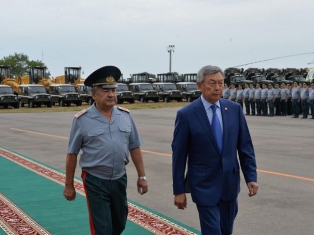 Глава КНБ РК Абыкаев ознакомился с вооружением погранслужбы