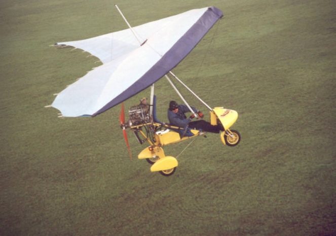 В Австрии пациент психбольницы улетел от врачей на мотопланере