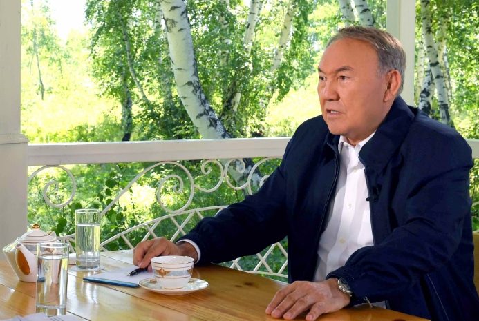 Нурсултан Назарбаев прокомментировал переименование аэропорта Астаны