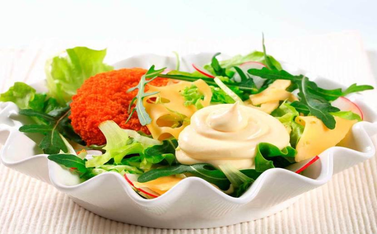 Кому нужно исключить из рациона майонез и кетчуп — диетолог