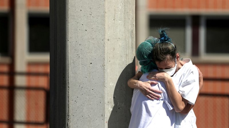 Болгарские депутаты и министры отказались от зарплат до окончания режима ЧП